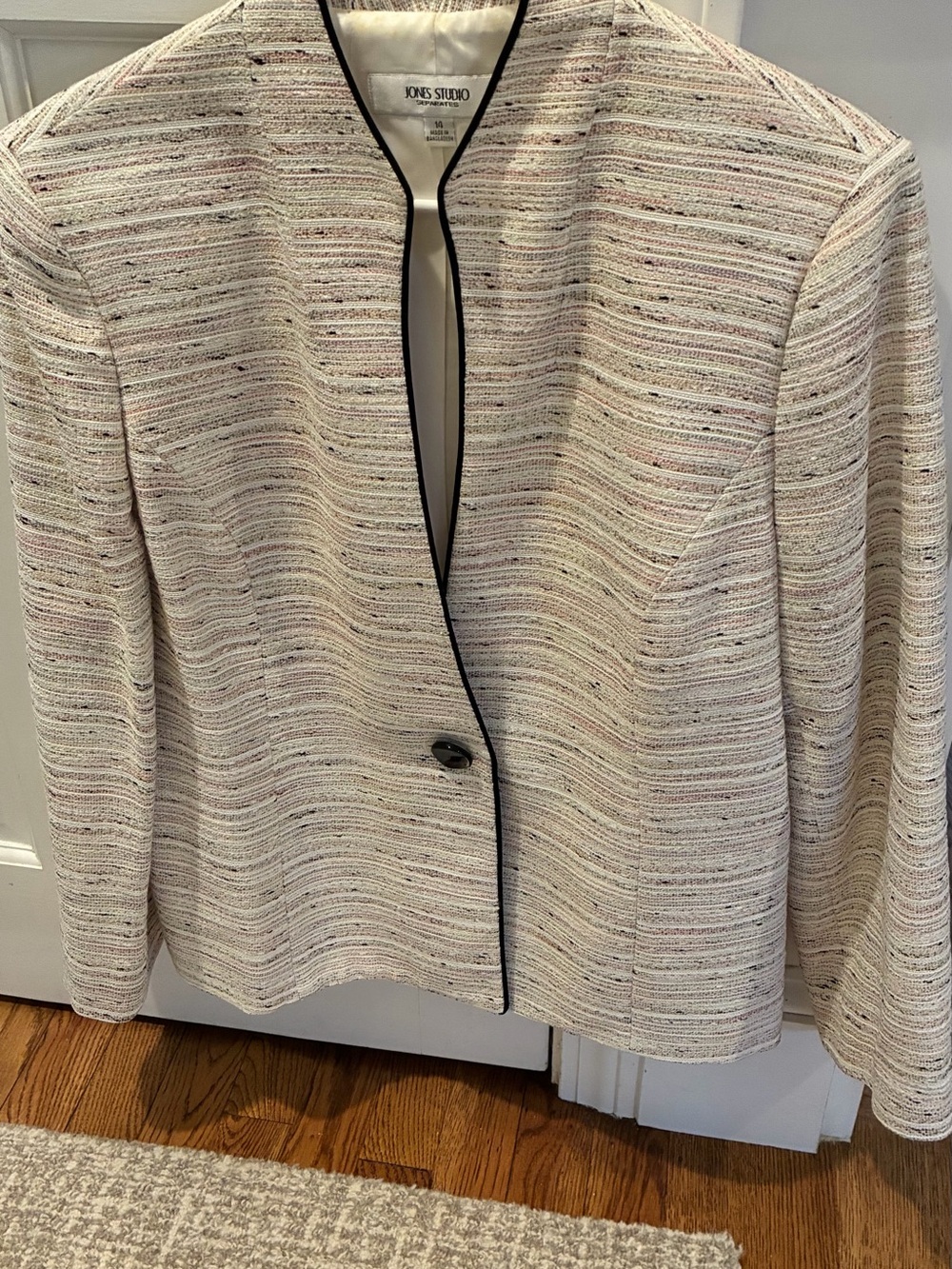 Jones Studio Cream Textured Blazer with Black Trim